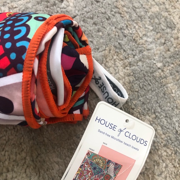 House of Clouds NWT Microfiber Beach Towel Quick Dry Sand Free Colorful Print - Picture 2 of 11